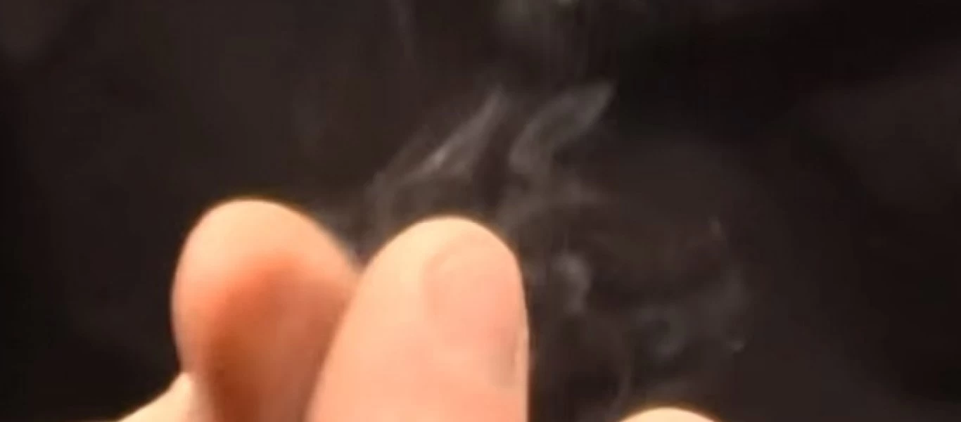 Γνωρίζετε πως να βγάλετε καπνό από τα δάχτυλά σας; - Κι όμως γίνεται! (βίντεο)